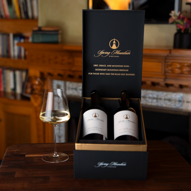 Red and white wine Estate Pairing gift set,  featuring the 2024 Sauvignon Blanc and the 2021 Occasus Estate Cabernet Sauvignon bottles in a branded gift box.